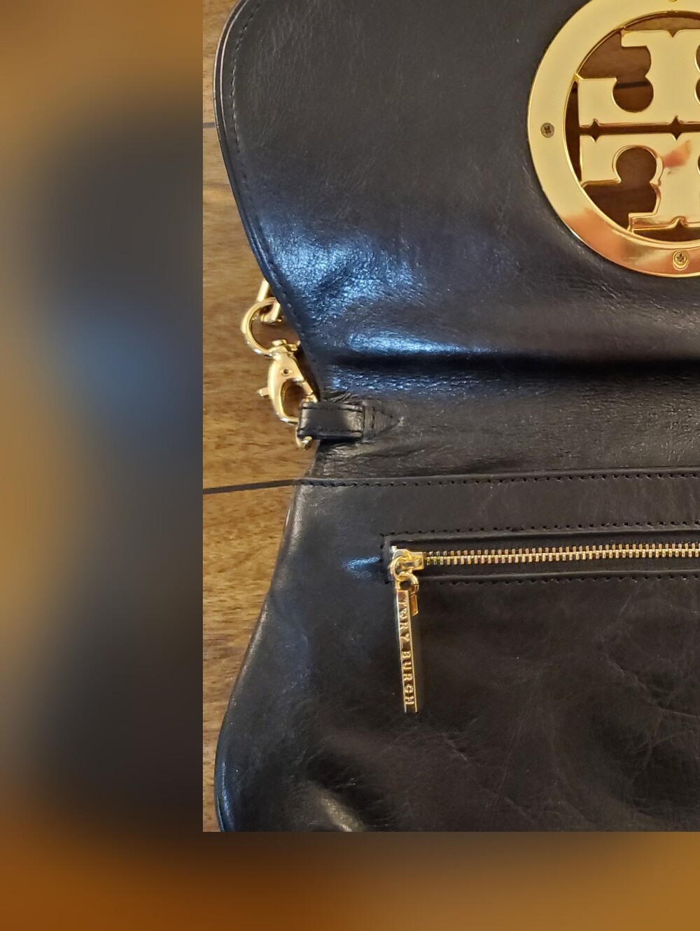 Tory Burch Black Leather Shoulder Bag with Gold Logo Chain - Picture 5 of 8